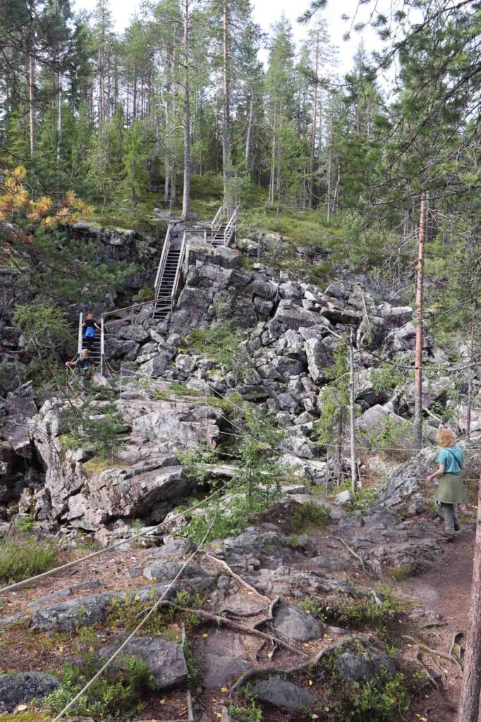 Wandelen in de Hiidenportti kloof