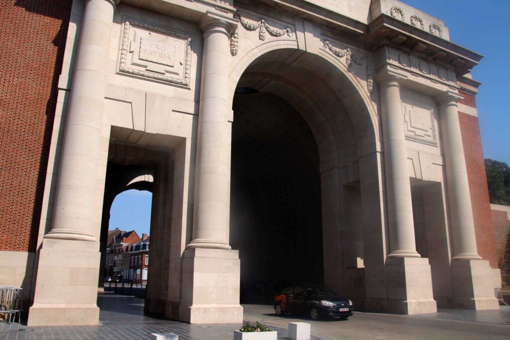 Menenpoort1