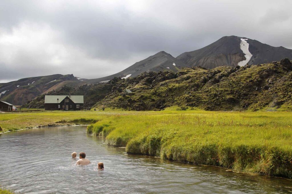 Zwemmen in de warmwaterbronnen bij Landmannalaugar