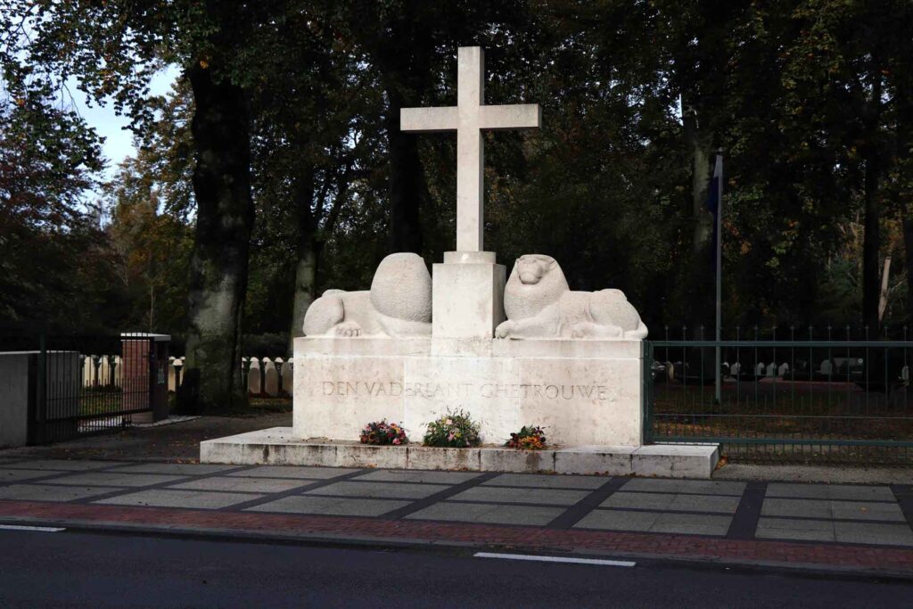 Ingang Militair Ereveld Grebbeberg