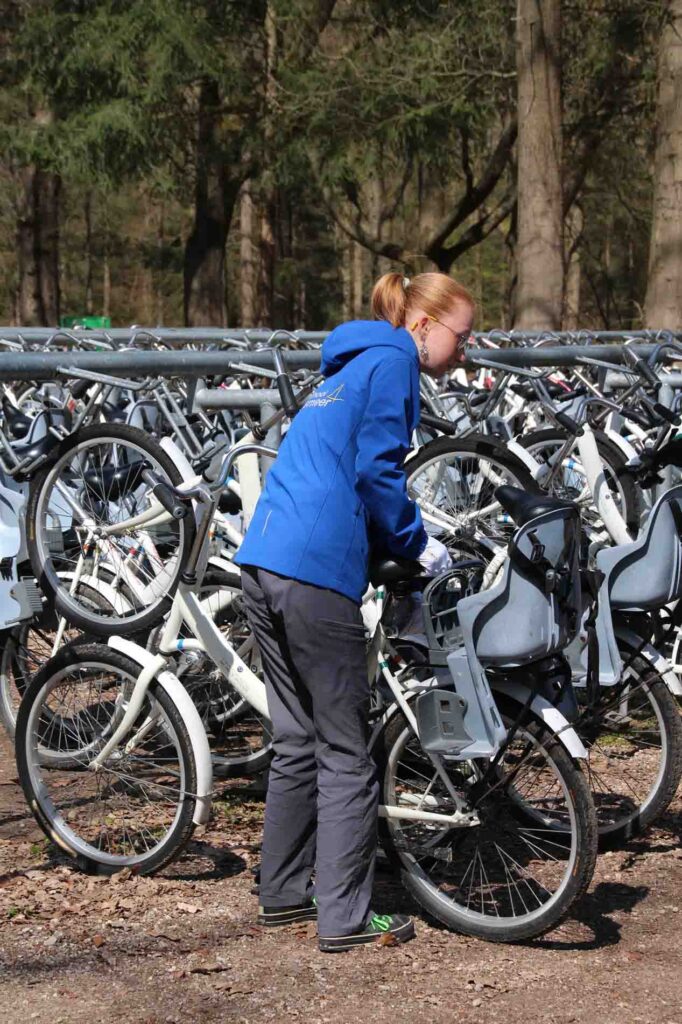 witte fietsenstalling