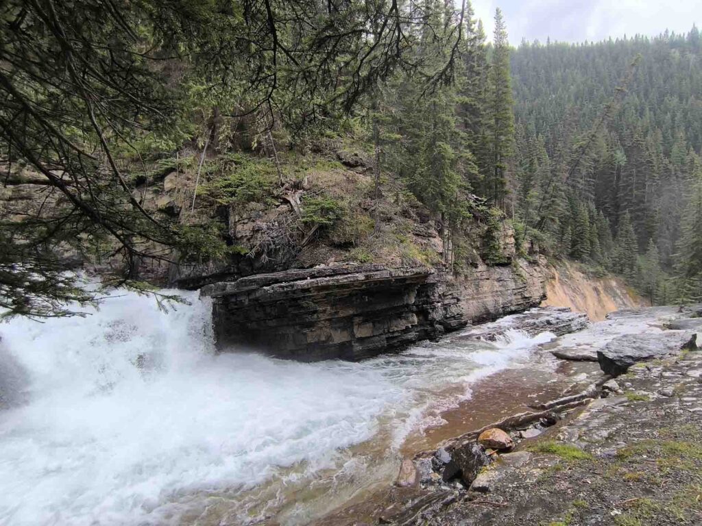 bovenkant Upper Falls Johnston Canyon